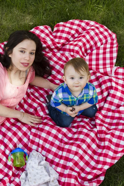 Young family — Stock Photo, Image