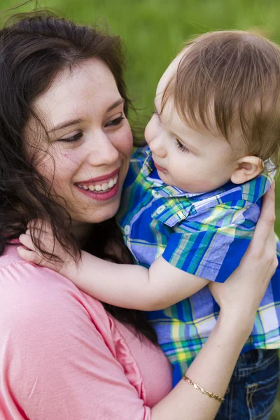 Young family — Stock Photo, Image