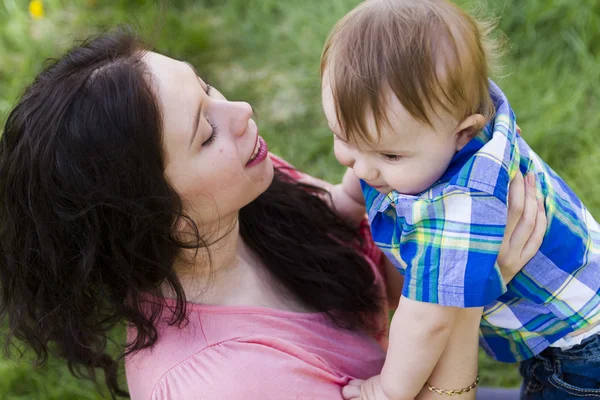 Young family — Stock Photo, Image