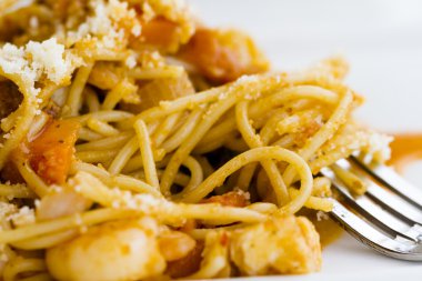 Spagetti marina deniz ürünleri ile