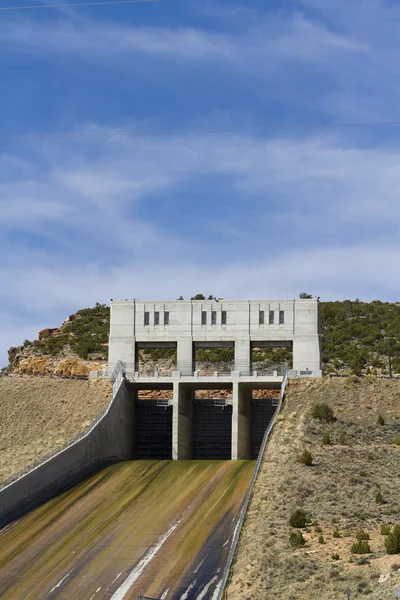 Barragem do reservatório — Fotografia de Stock