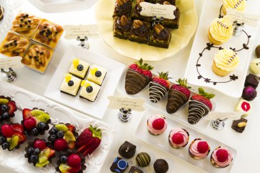 siyah arka plan üzerine izole nar