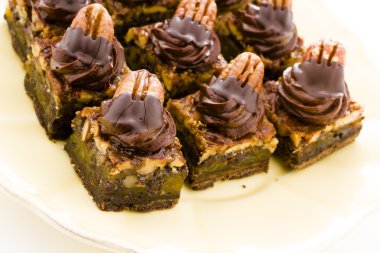 siyah arka plan üzerine izole nar