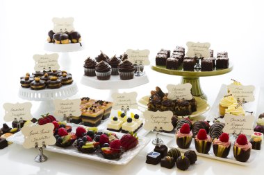 siyah arka plan üzerine izole nar