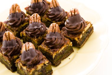 siyah arka plan üzerine izole nar