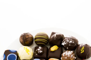 siyah arka plan üzerine izole nar