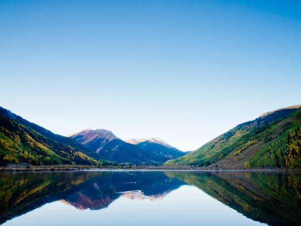 Herfst lake — Stockfoto