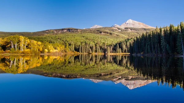 Reflejo perfecto —  Fotos de Stock