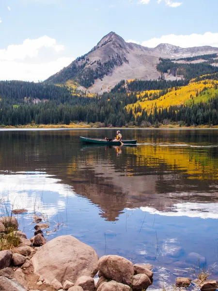 Lago de montaña — Foto de Stock