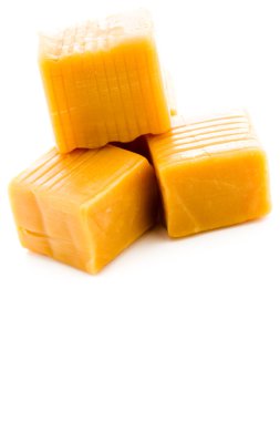 karamelli şeker