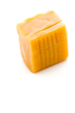 karamelli şeker