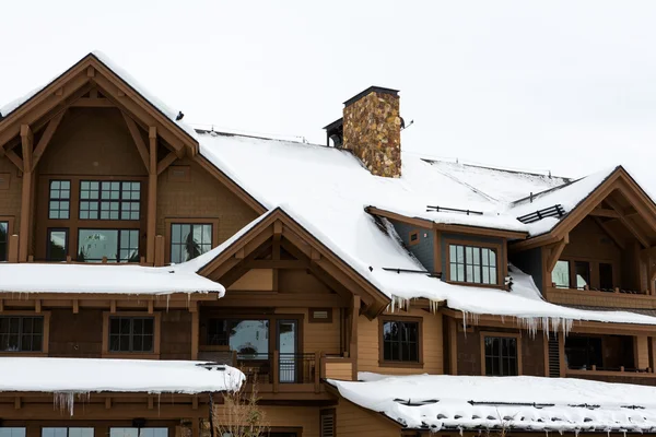 Skidåkning lodge — Stockfoto