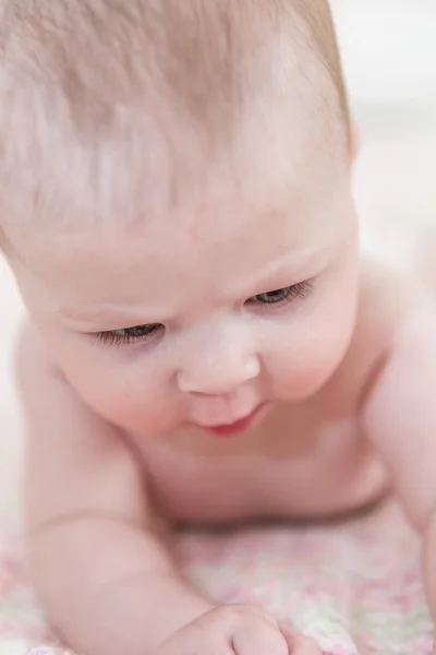 Spädbarn flicka — Stockfoto