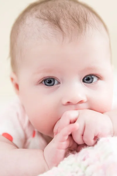 Kız bebek bebek — Stok fotoğraf