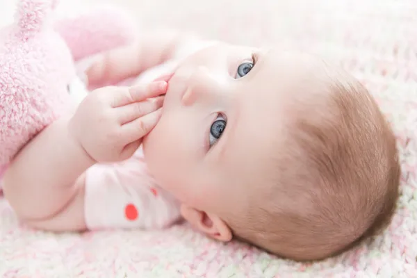 Kız bebek bebek — Stok fotoğraf