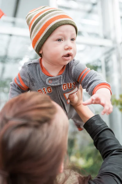 Ung familj — Stockfoto