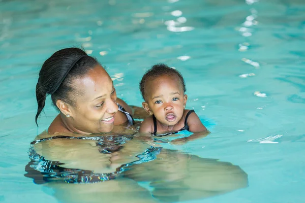 Lezione di nuoto — Foto Stock