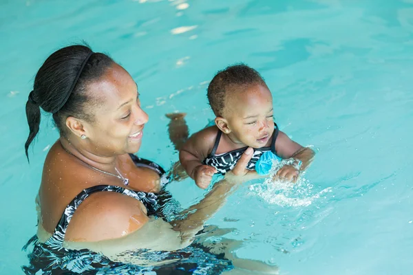 Lezione di nuoto — Foto Stock