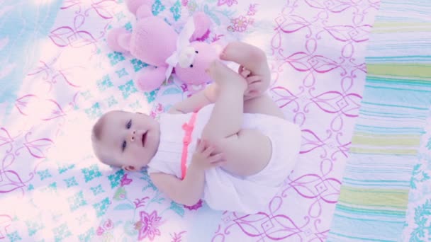 Menina bebê — Vídeo de Stock