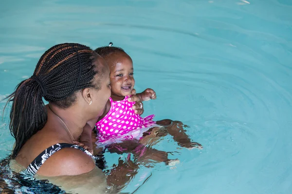 Lecciones de natación infantil — Foto de Stock