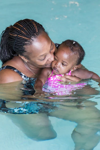 Cours de natation pour bébés — Photo