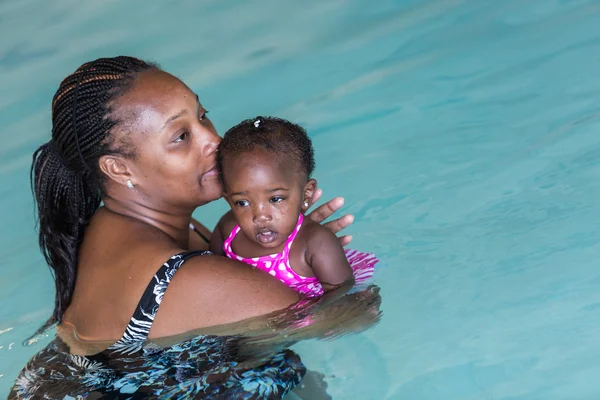 Lecciones de natación infantil — Foto de Stock