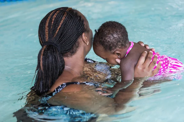 Lecciones de natación infantil —  Fotos de Stock