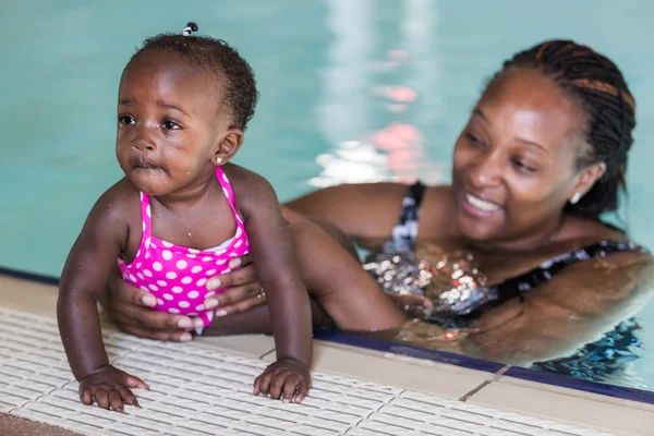 Lecciones de natación infantil —  Fotos de Stock