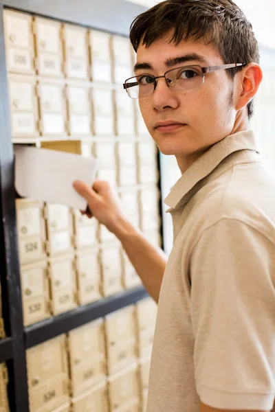 Ellenőrzése mail diák — Stock Fotó