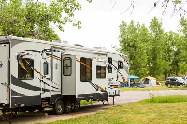 Wohnmobil-Camping — Stockfoto