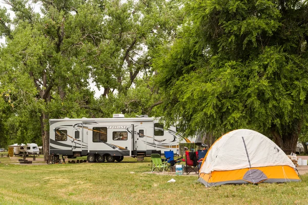 Wohnmobil-Camping — Stockfoto