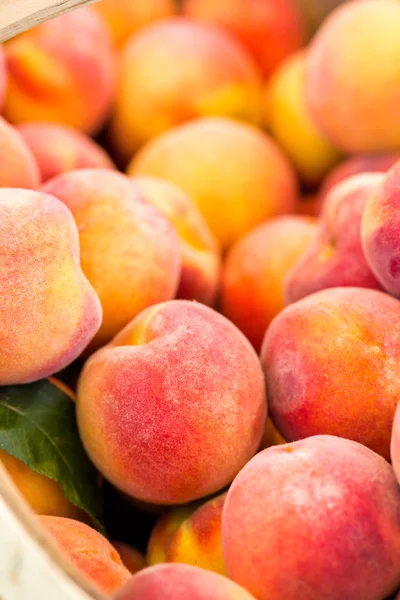 Świeżych warzyw i owoców brzoskwini — Zdjęcie stockowe
