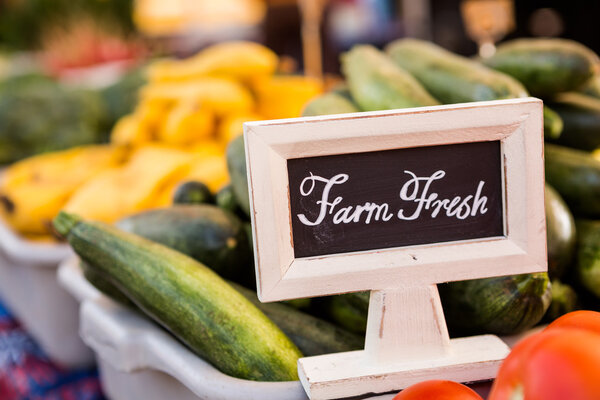 Farm fresh sing at market