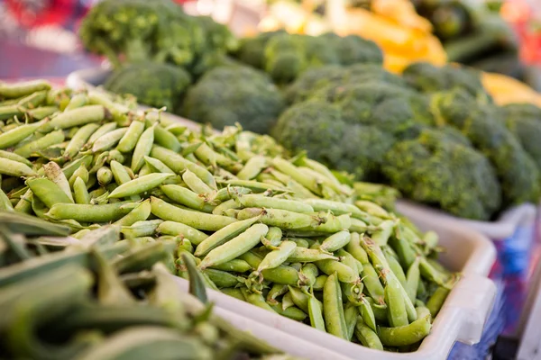 Frische Erbsen — Stockfoto