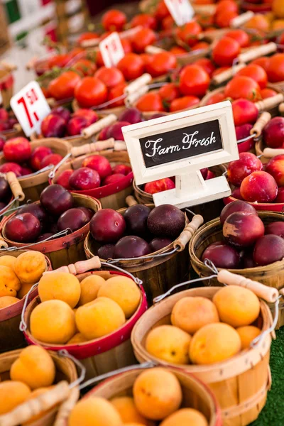 Verse producten groenten en fruit — Stockfoto