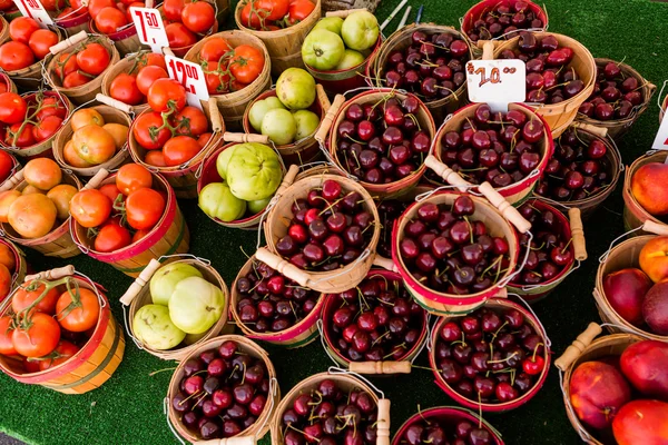 Verse producten groenten en fruit — Stockfoto