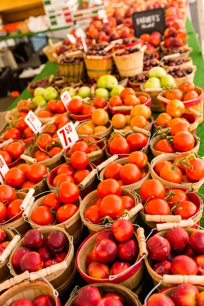 Frisches Obst und Gemüse — Stockfoto