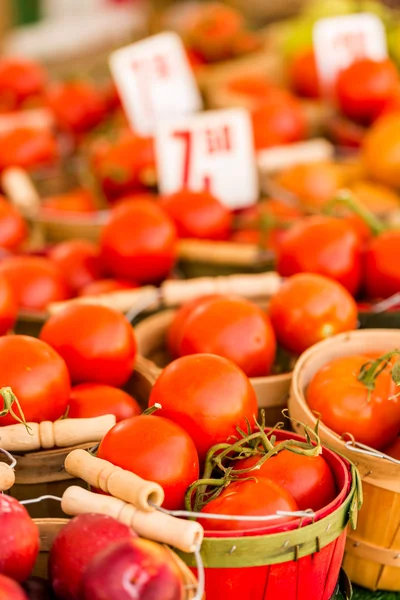 Produtos frescos - tomates — Fotografia de Stock