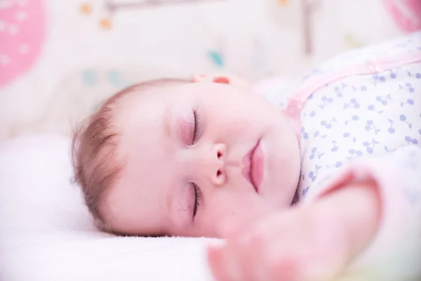 赤ん坊の女の子の睡眠 — ストック写真