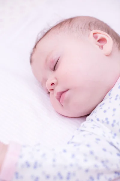 Bebé niña durmiendo — Foto de Stock