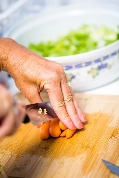 Vaření domácí salát — Stock fotografie