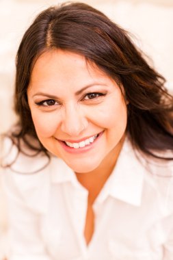 hamile bir genç kadının portresi