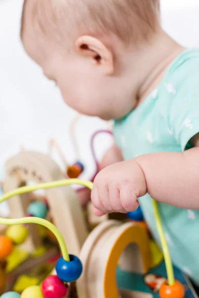 Menina bonito com brinquedos — Fotografia de Stock