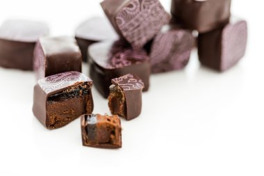 domalan baskı ile dekore edilmiş.