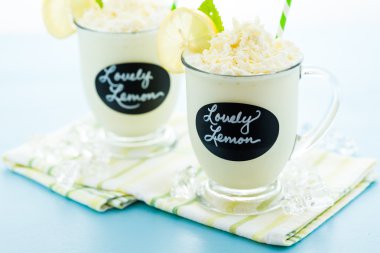 Sevgili limon soğuk içecek