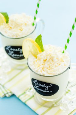 Sevgili limon soğuk içecek