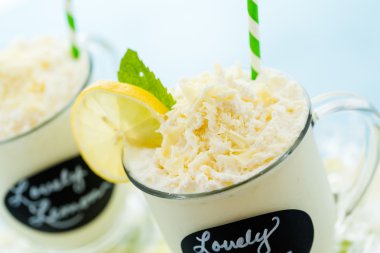 Sevgili limon soğuk içecek