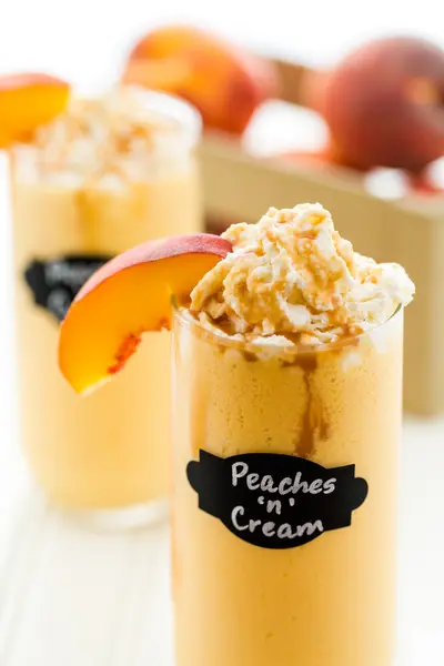 Peaches and cream cold drink — Stock Photo, Image