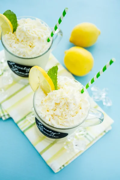 Deliziosa bevanda fredda al limone — Foto Stock