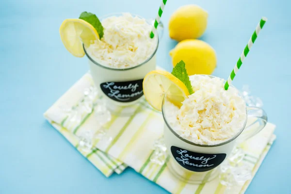 Deliziosa bevanda fredda al limone — Foto Stock